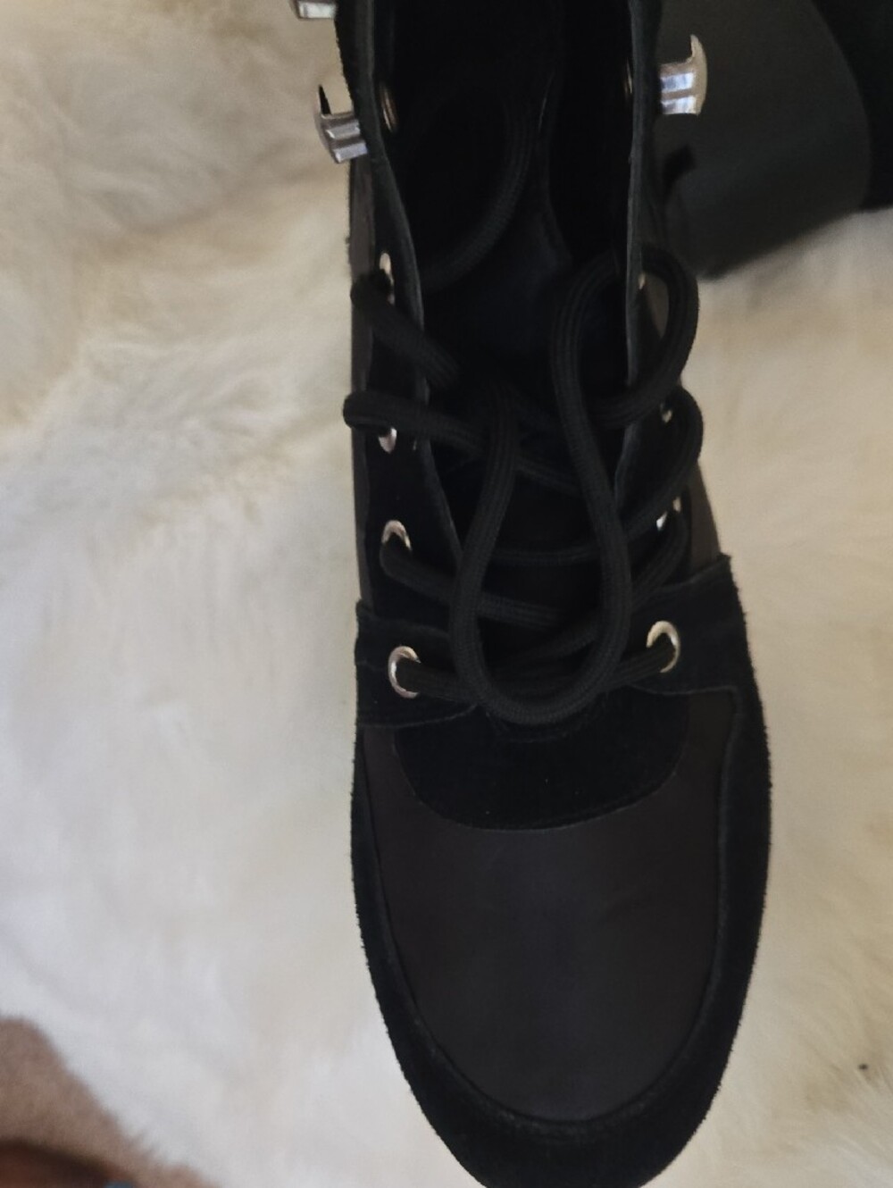 Steve Madden
​Model: Riland Platform Combat Boot - Picture 3 of 5